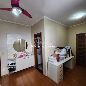 Sobrado em Ferraz de Vasconcelos, bairro Vila Romanópolis
