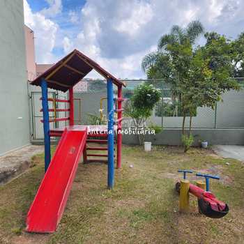 Apartamento em Ferraz de Vasconcelos, bairro Parque Dourado