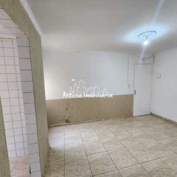 Apartamento em Ferraz de Vasconcelos, bairro Parque São Francisco