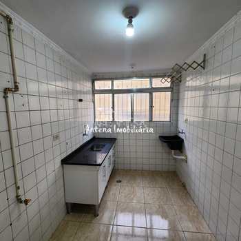 Apartamento em Ferraz de Vasconcelos, bairro Parque São Francisco