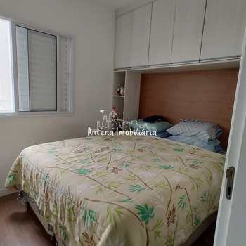 Apartamento em Ferraz de Vasconcelos, bairro Vila Romanópolis