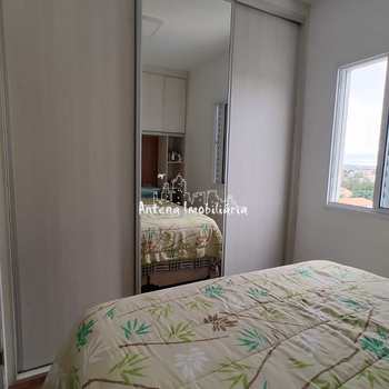 Apartamento em Ferraz de Vasconcelos, bairro Vila Romanópolis