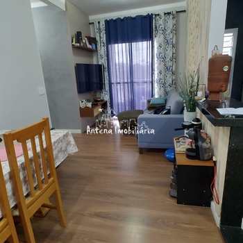 Apartamento em Ferraz de Vasconcelos, bairro Vila Romanópolis