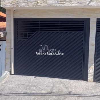Sobrado em Ferraz de Vasconcelos, bairro Parque Santa Laura