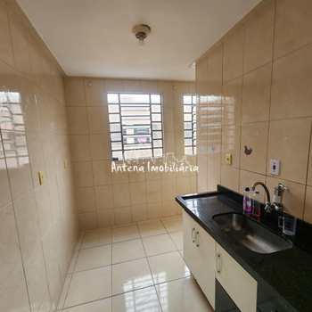 Apartamento em Ferraz de Vasconcelos, bairro Parque Dourado