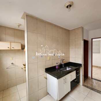 Apartamento em Ferraz de Vasconcelos, bairro Parque Dourado