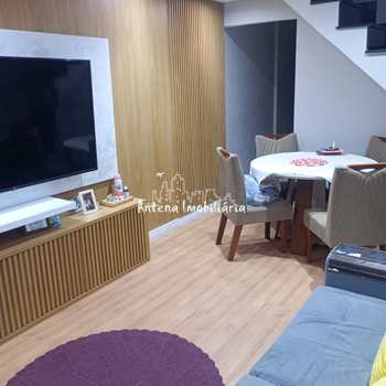 Sobrado de Condomínio em Ferraz de Vasconcelos, bairro Jardim Dayse