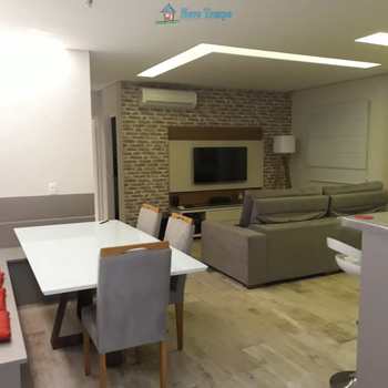 Apartamento em Santos, bairro Estuário