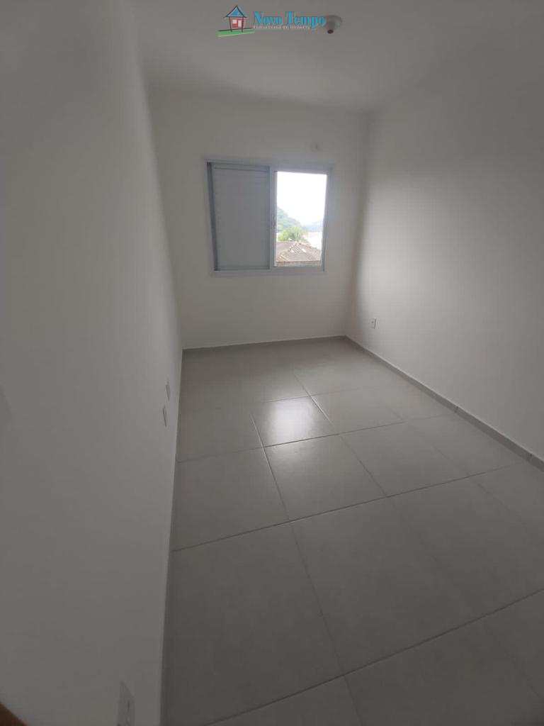Casa em São Vicente, no bairro Parque Bitaru