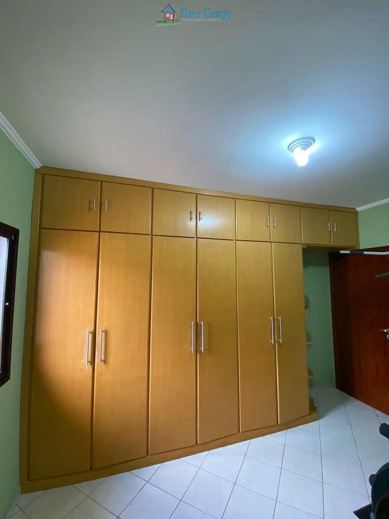 Sobrado de Vila em São Vicente, no bairro Vila Valença