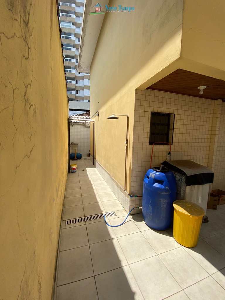 Sobrado de Vila em São Vicente, no bairro Vila Valença
