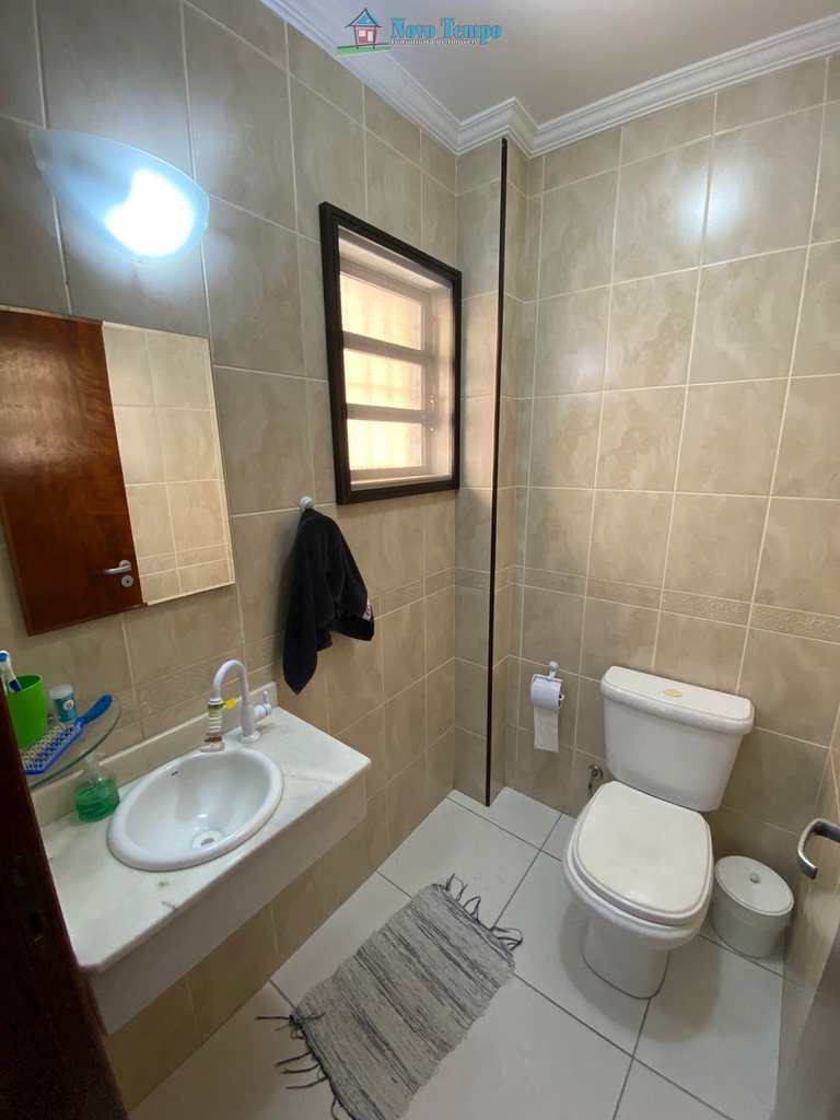 Sobrado de Vila em São Vicente, no bairro Vila Valença
