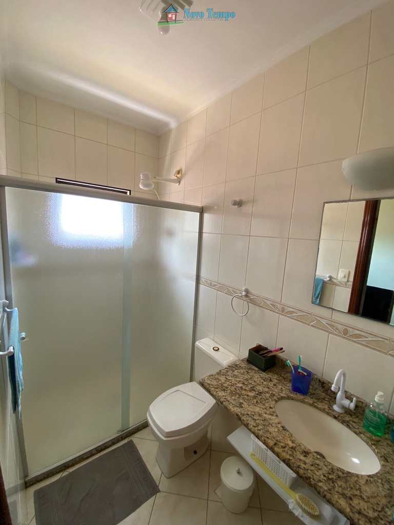 Sobrado de Vila em São Vicente, no bairro Vila Valença