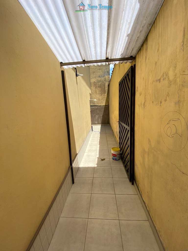 Sobrado de Vila em São Vicente, no bairro Vila Valença