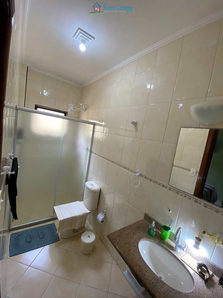 Sobrado de Vila em São Vicente, no bairro Vila Valença