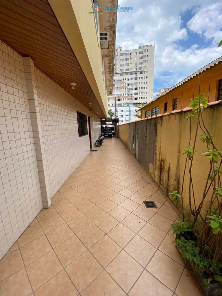 Sobrado de Vila em São Vicente, no bairro Vila Valença