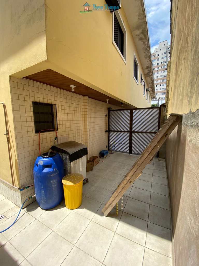 Sobrado de Vila em São Vicente, no bairro Vila Valença