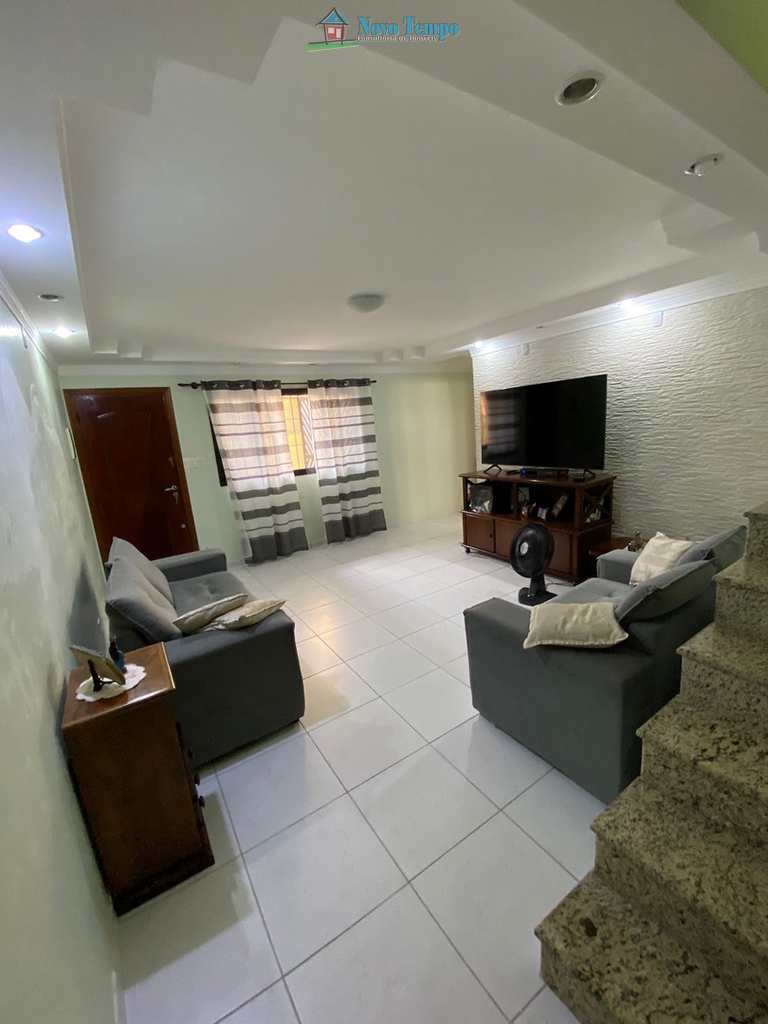 Sobrado de Vila em São Vicente, no bairro Vila Valença