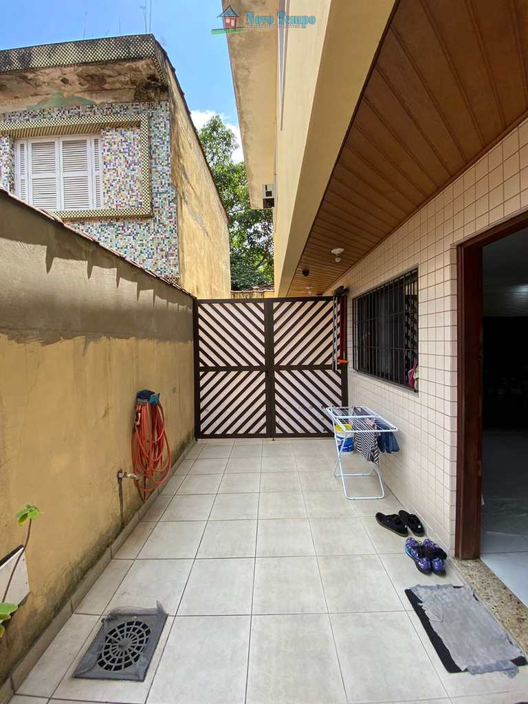 Sobrado de Vila em São Vicente, no bairro Vila Valença