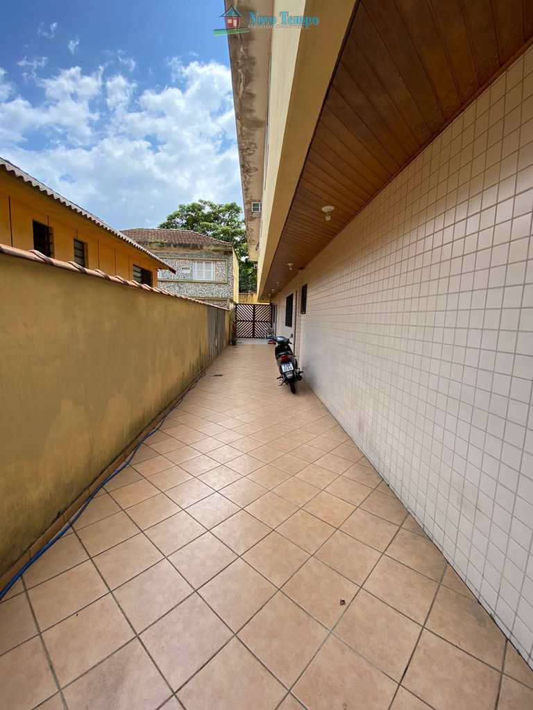 Sobrado de Vila em São Vicente, no bairro Vila Valença