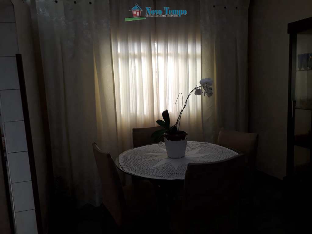 Casa em Santos, no bairro São Jorge