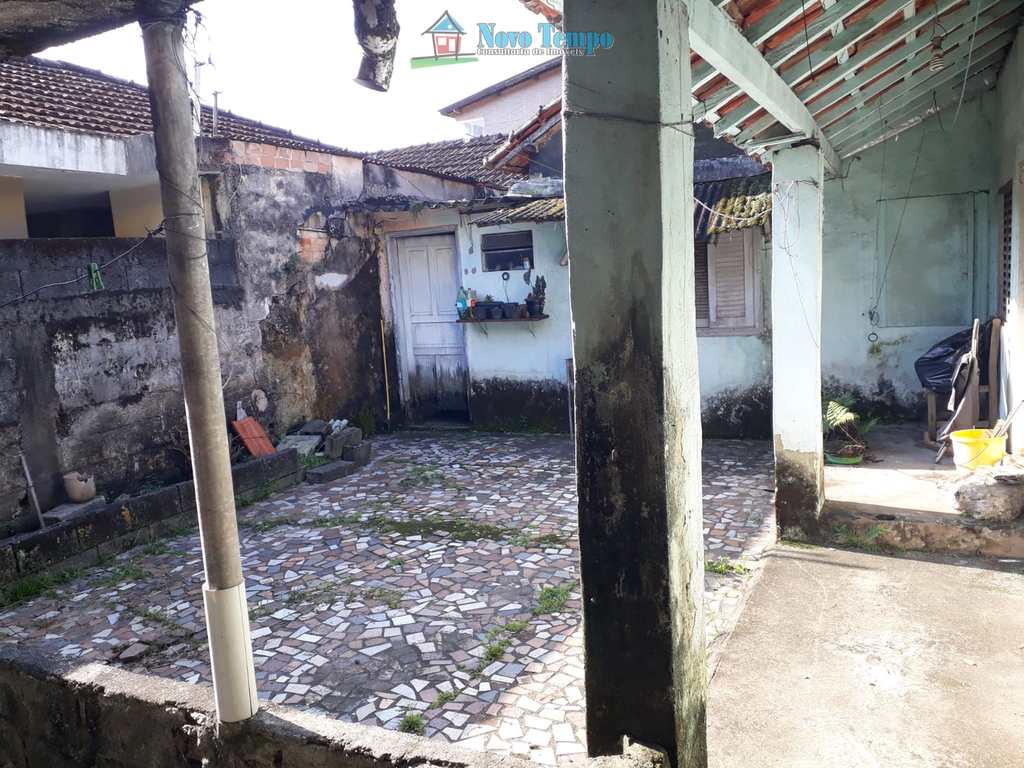 Casa em Santos, no bairro São Jorge