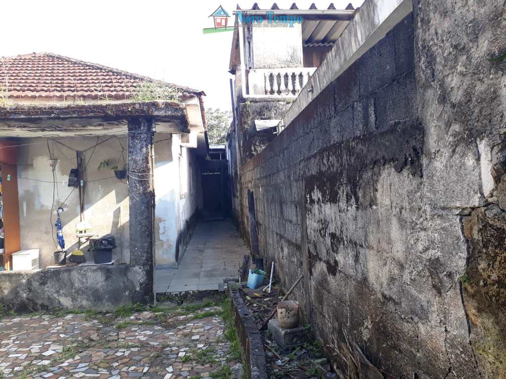 Casa em Santos, no bairro São Jorge