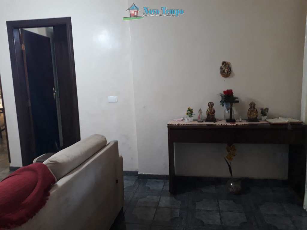 Casa em Santos, no bairro São Jorge