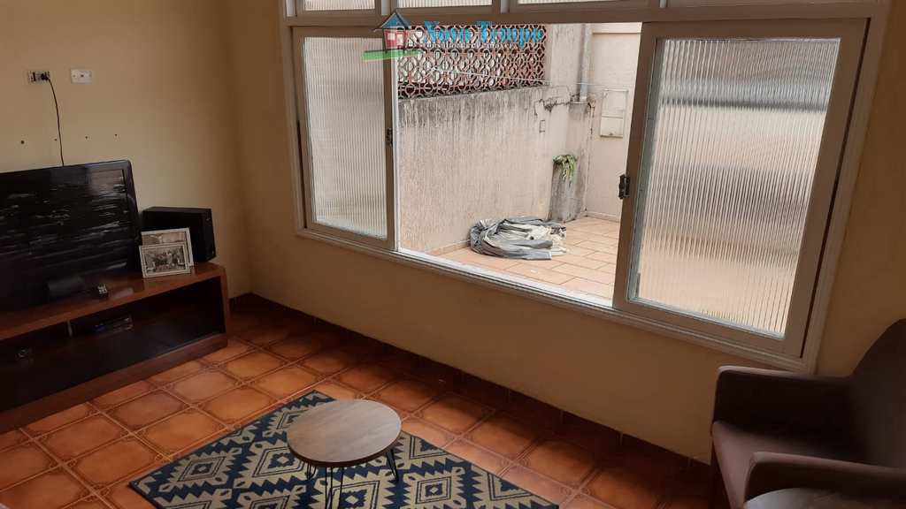 Casa em Santos, no bairro São Jorge