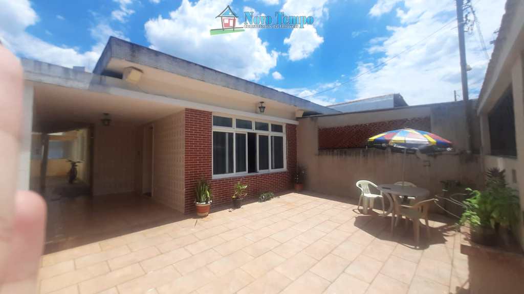 Casa em Santos, no bairro São Jorge