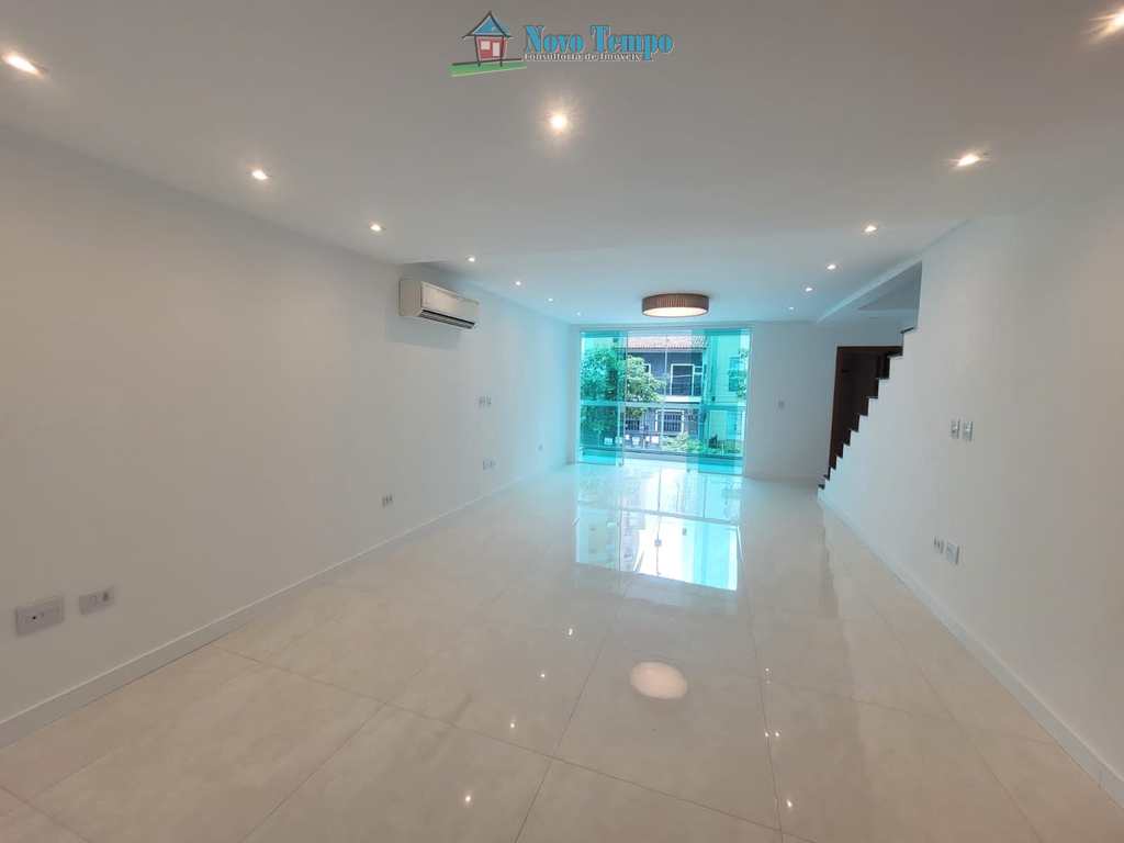 Casa em Santos, no bairro Gonzaga