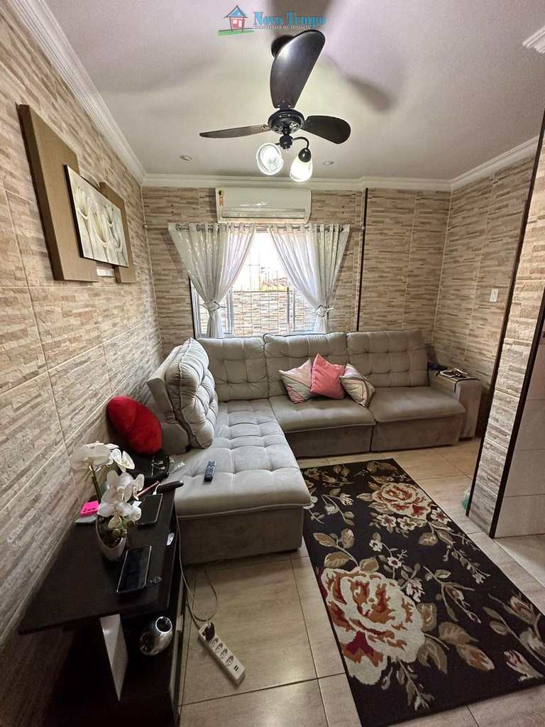 Casa em São Vicente, no bairro Parque Bitaru