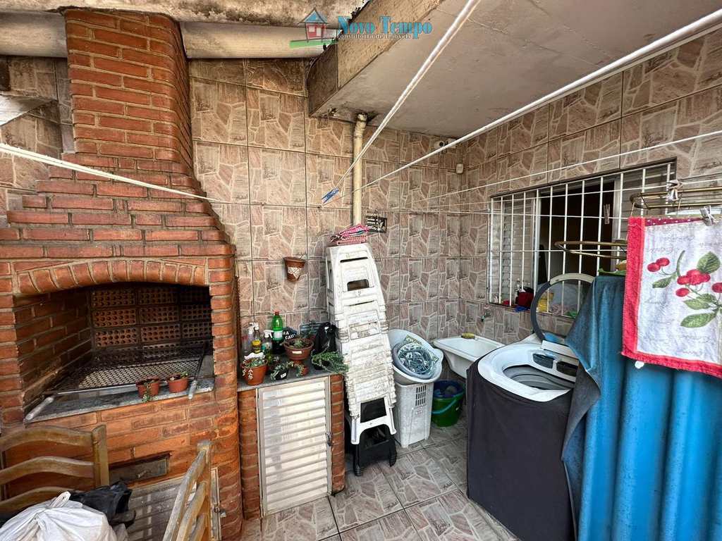Casa em São Vicente, no bairro Parque Bitaru