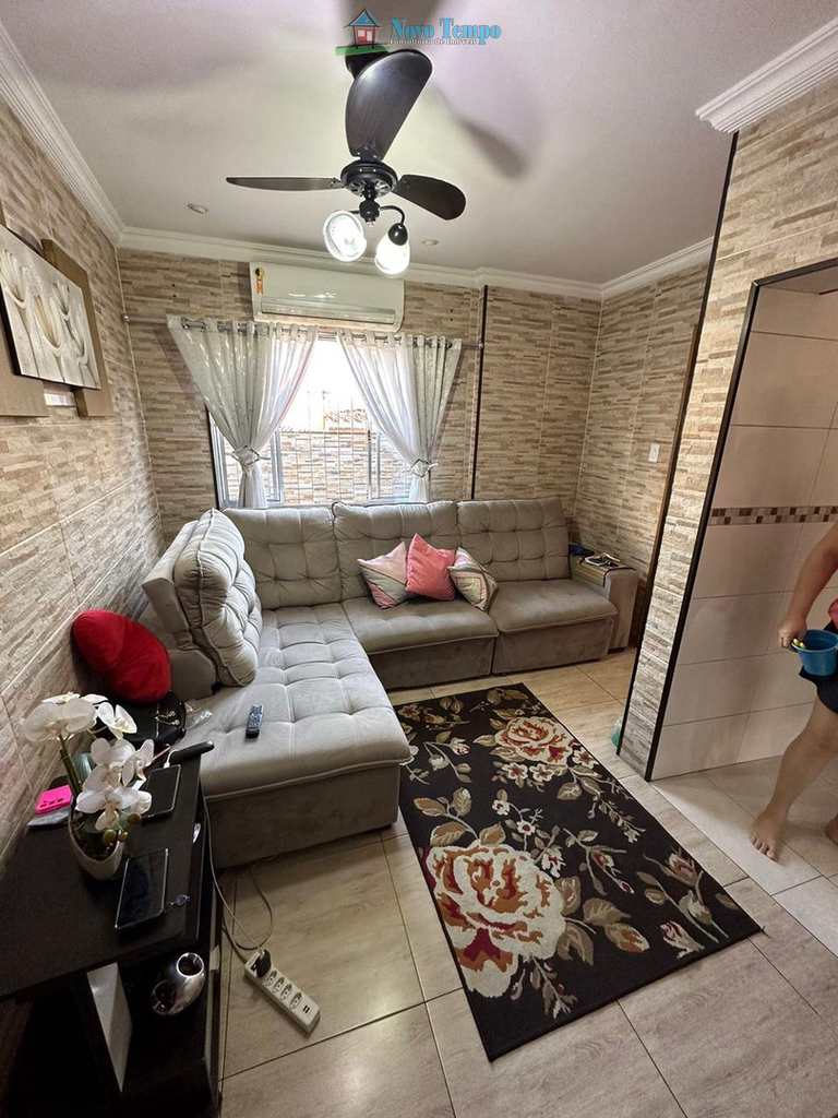 Casa em São Vicente, no bairro Parque Bitaru