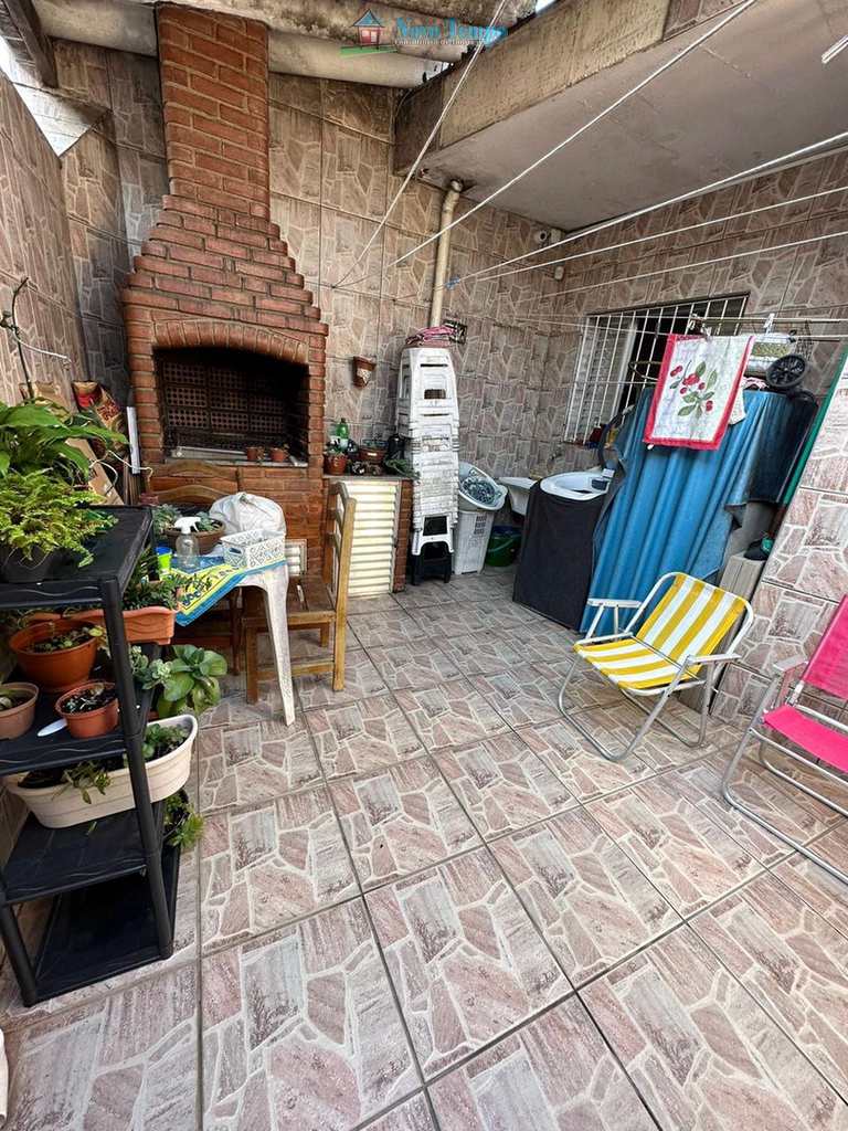 Casa em São Vicente, no bairro Parque Bitaru