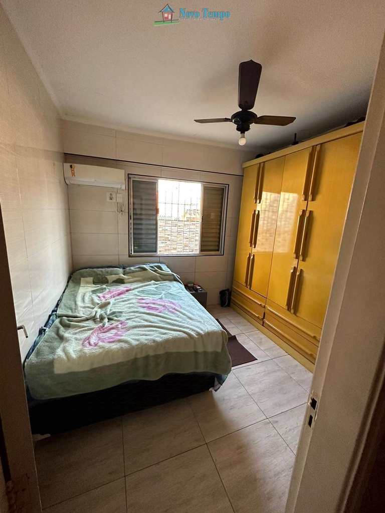 Casa em São Vicente, no bairro Parque Bitaru
