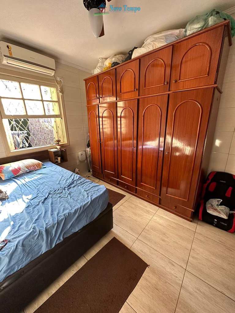 Casa em São Vicente, no bairro Parque Bitaru