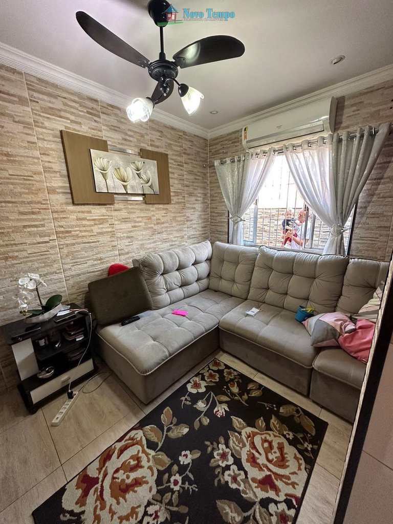 Casa em São Vicente, no bairro Parque Bitaru