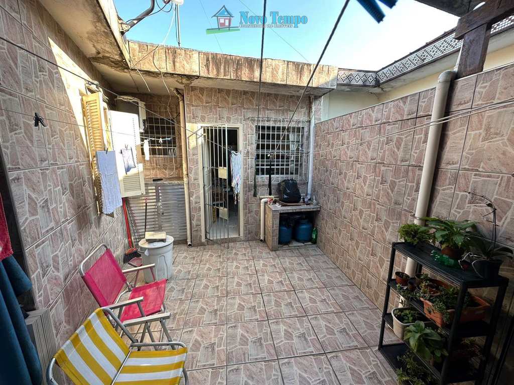 Casa em São Vicente, no bairro Parque Bitaru