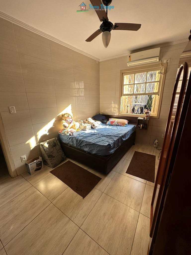 Casa em São Vicente, no bairro Parque Bitaru