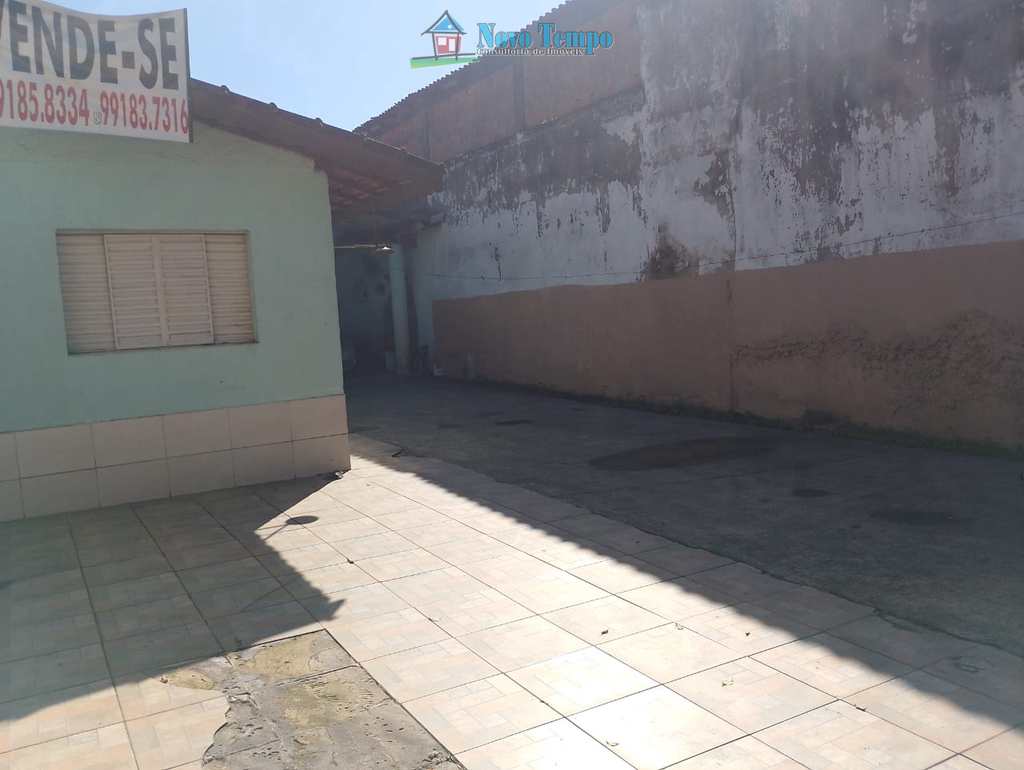 Casa em Santos, no bairro Piratininga