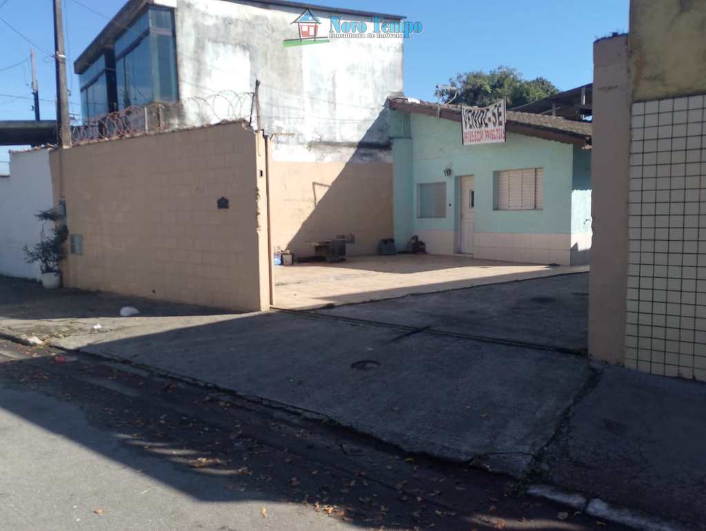 Casa em Santos, no bairro Piratininga