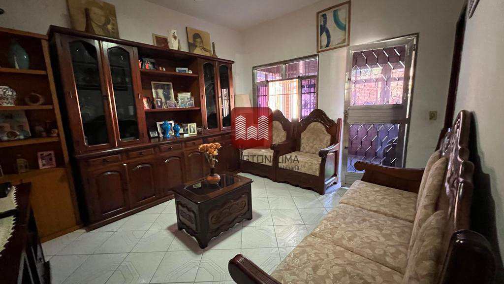 Casa em Nova Iguaçu, no bairro Austin