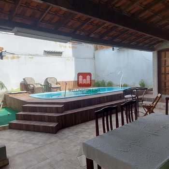 Casa em Queimados, bairro Fanchem