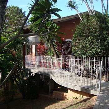 Casa em Serra Negra, bairro Jardim Serrano