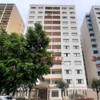 Apartamento em Amparo, bairro Centro