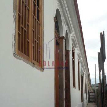 Casa Comercial em Amparo, bairro Jardim Primavera