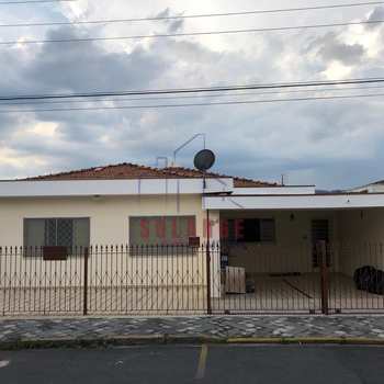 Casa em Amparo, bairro Jardim Brasil