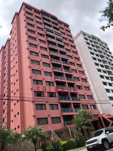 Apartamento, código 2230 em Amparo, bairro Centro