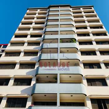 Apartamento em Amparo, bairro Centro